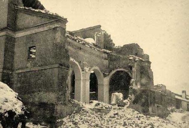 Ruinas de la Iglesia de Zafarraya, al lado de Arenas del Rey, tras el terremoto de 1884.