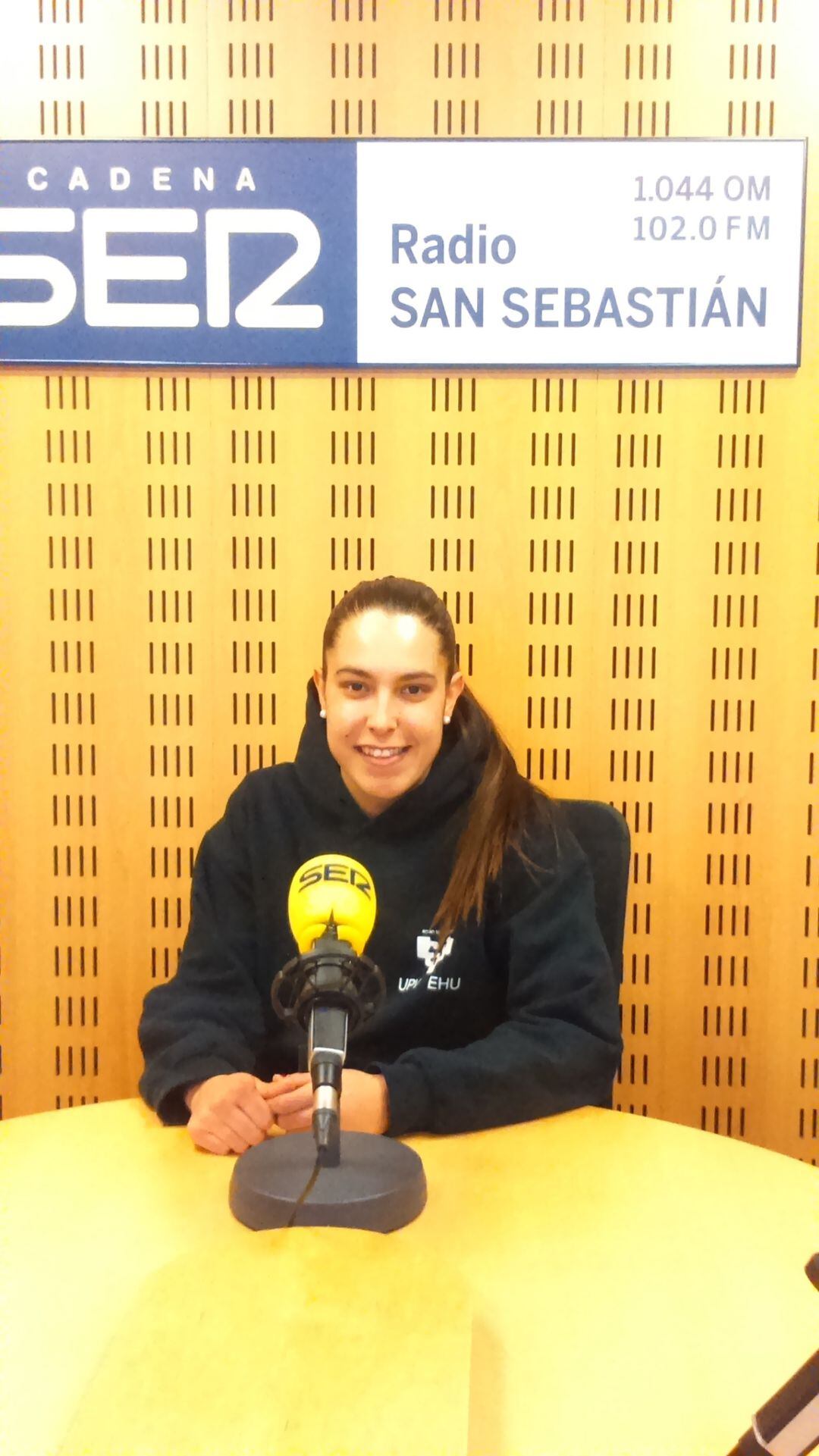 La jugadora del IDK GIPUZKOA Lara González visita SER DEPORTIVOS GIPUZKOA para analizar la Copa en Vitoria