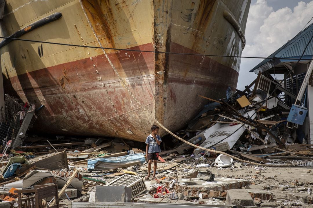 Sube a 1.234 la cifra de muertos por el terremoto y el tsunami en Indonesia