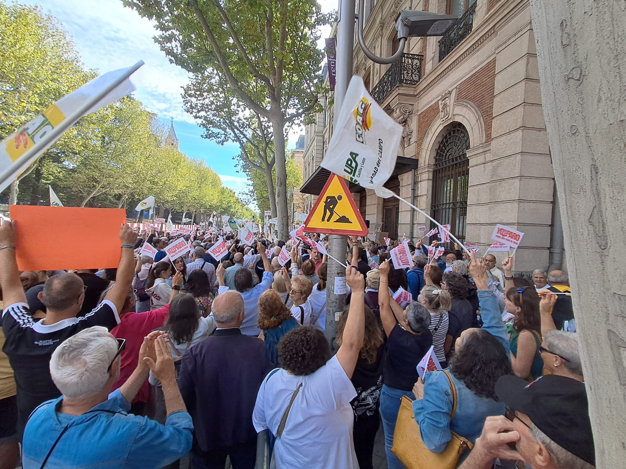 Manifestación en Madrid contra la supresión de frecuencias del AVE en Sanabria