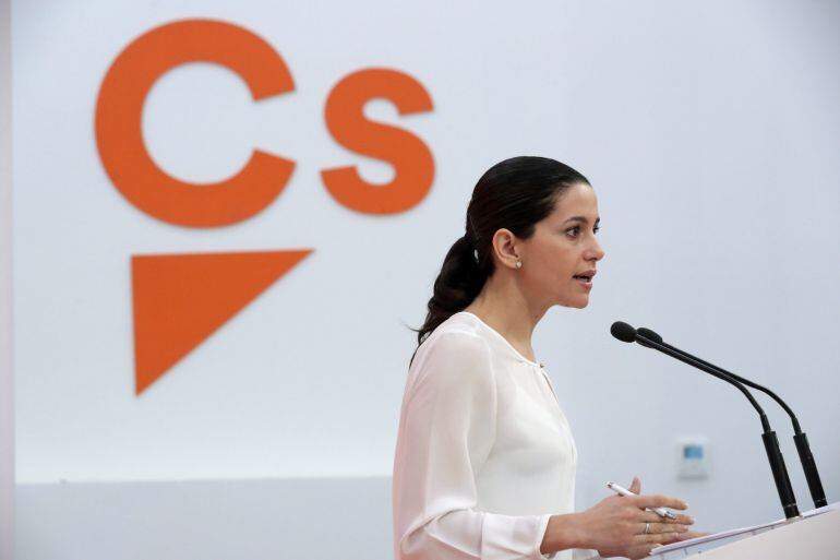 La portavoz nacional de Ciudadanos, Inés Arrimadas, durante la rueda de prensa posterior a la Ejecutiva Permanente del partido hoy en Madrid.