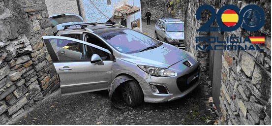 El vehículo era conducido por un menor de 15 años, que circulaba junto a una menor de 16 años