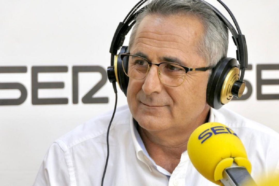 Pedro López, presidente de la Fundación del Cante de las Minas y alcalde de La Unión, en los estudios de Radio Murcia 