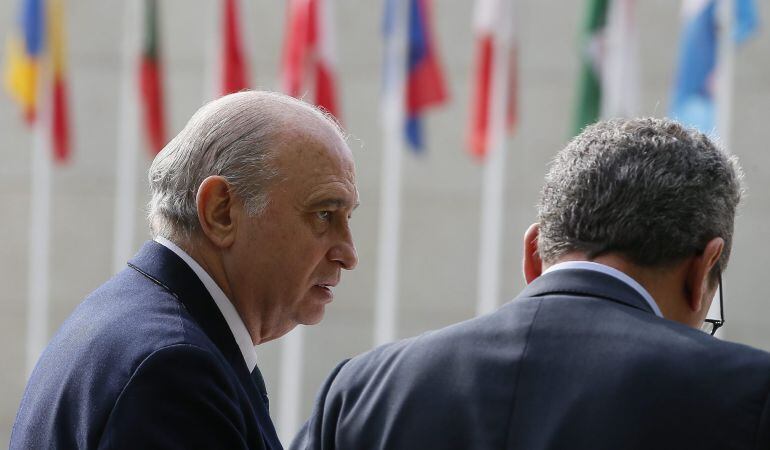 El ministro del Interior en funciones español, Jorge Fernández Díaz, a su llegada a una reunión del Consejo de ministros de Justicia y Asuntos de Interior de la Unión Europea.