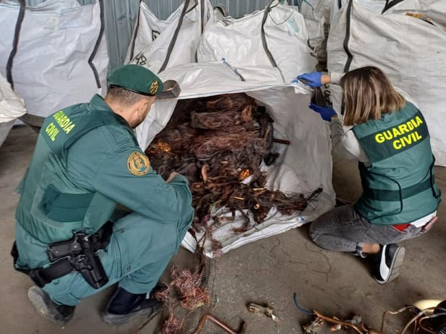 Sacas con cable robado encontradas en la chatarrería de Leganés