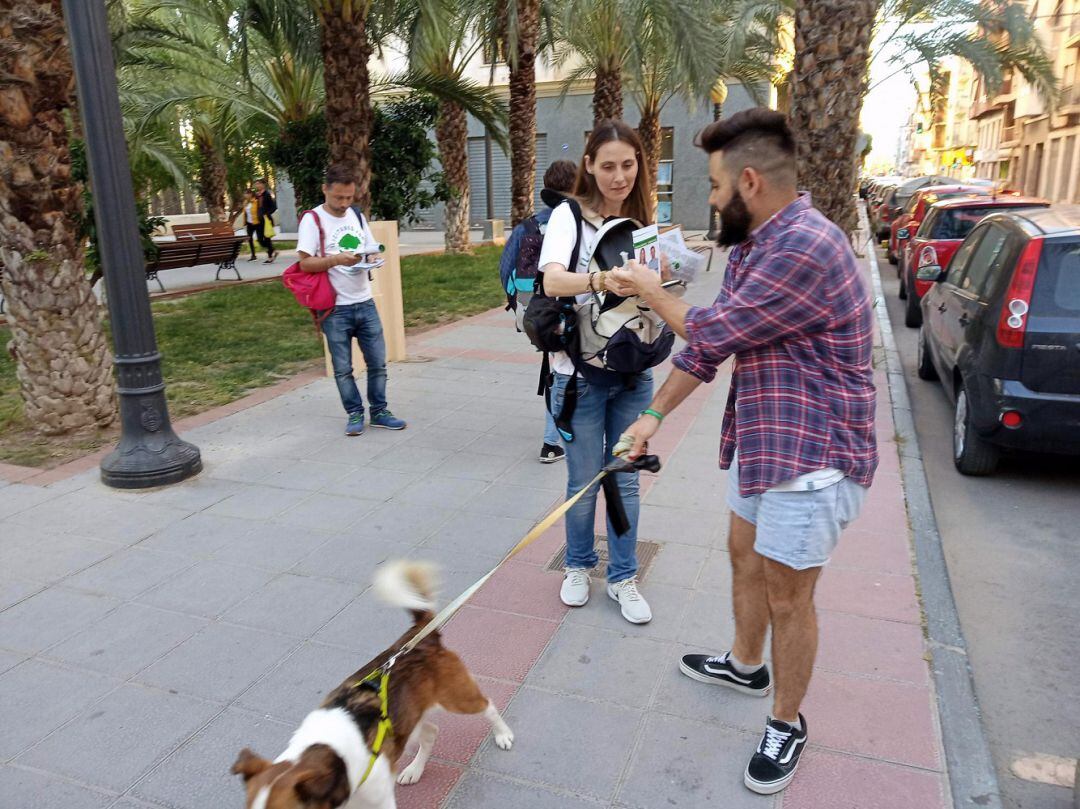 Cristina Martínez y Fernando Durá en plena campaña.