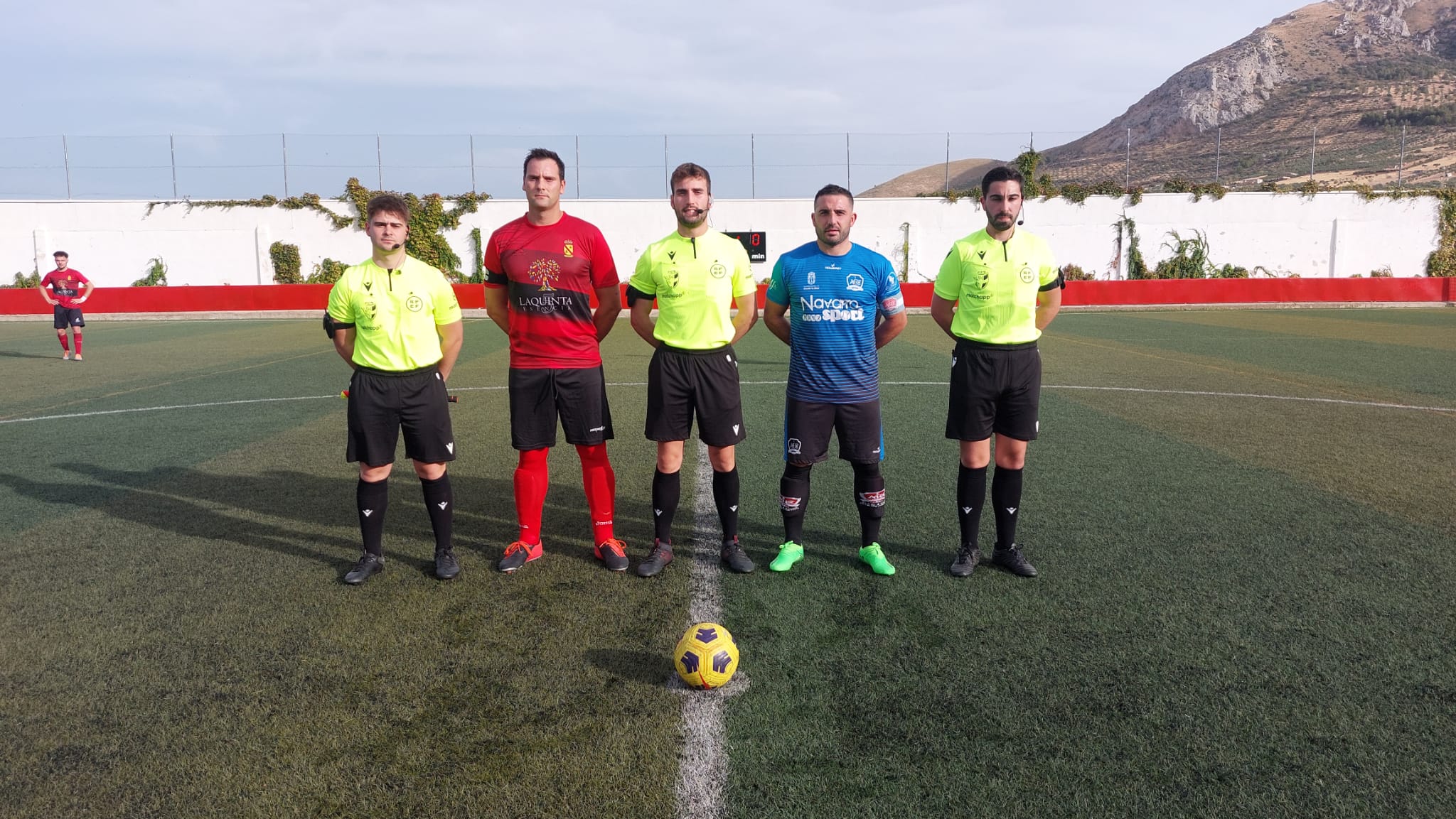 Trío Arbitral, Juan Titos Blanca, acompañados de los capitanes de ambos equipos, tras el sorteo inicial