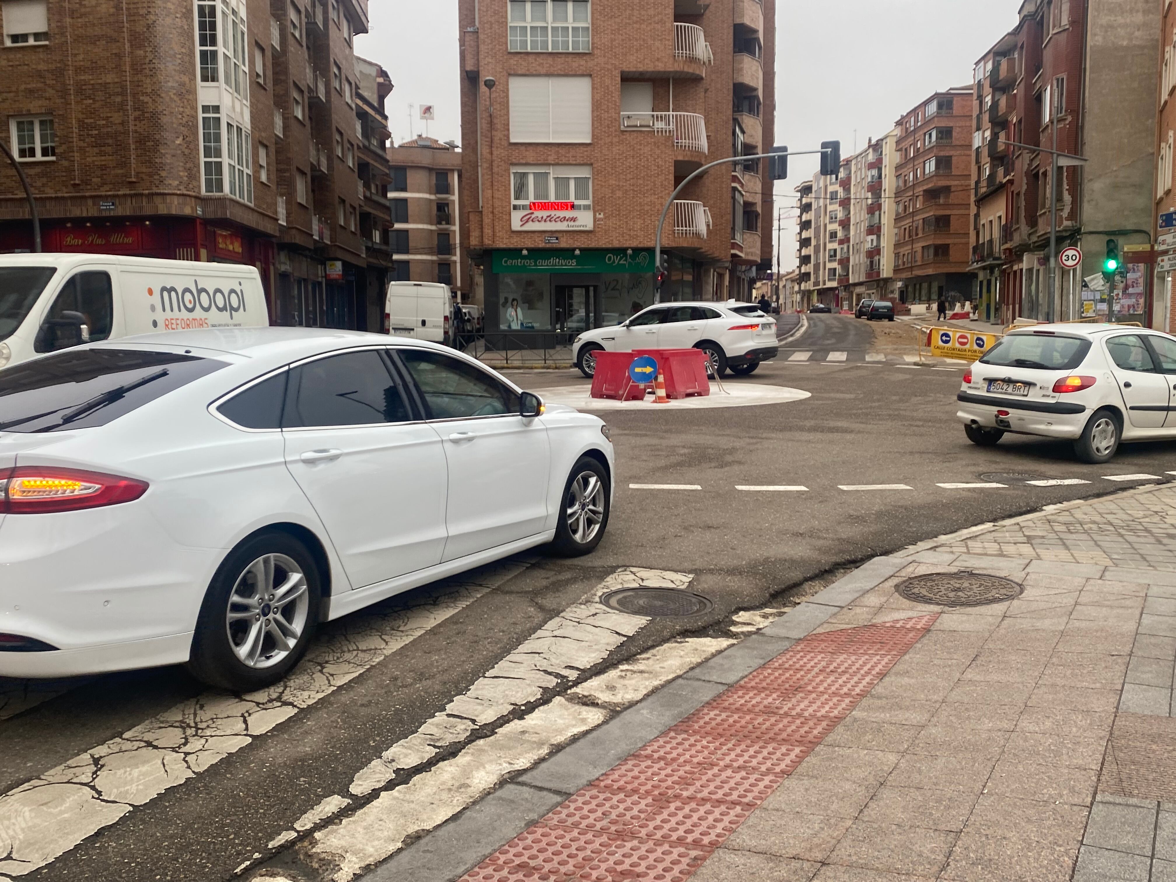 Tráfico en la Plaza de La Cadena