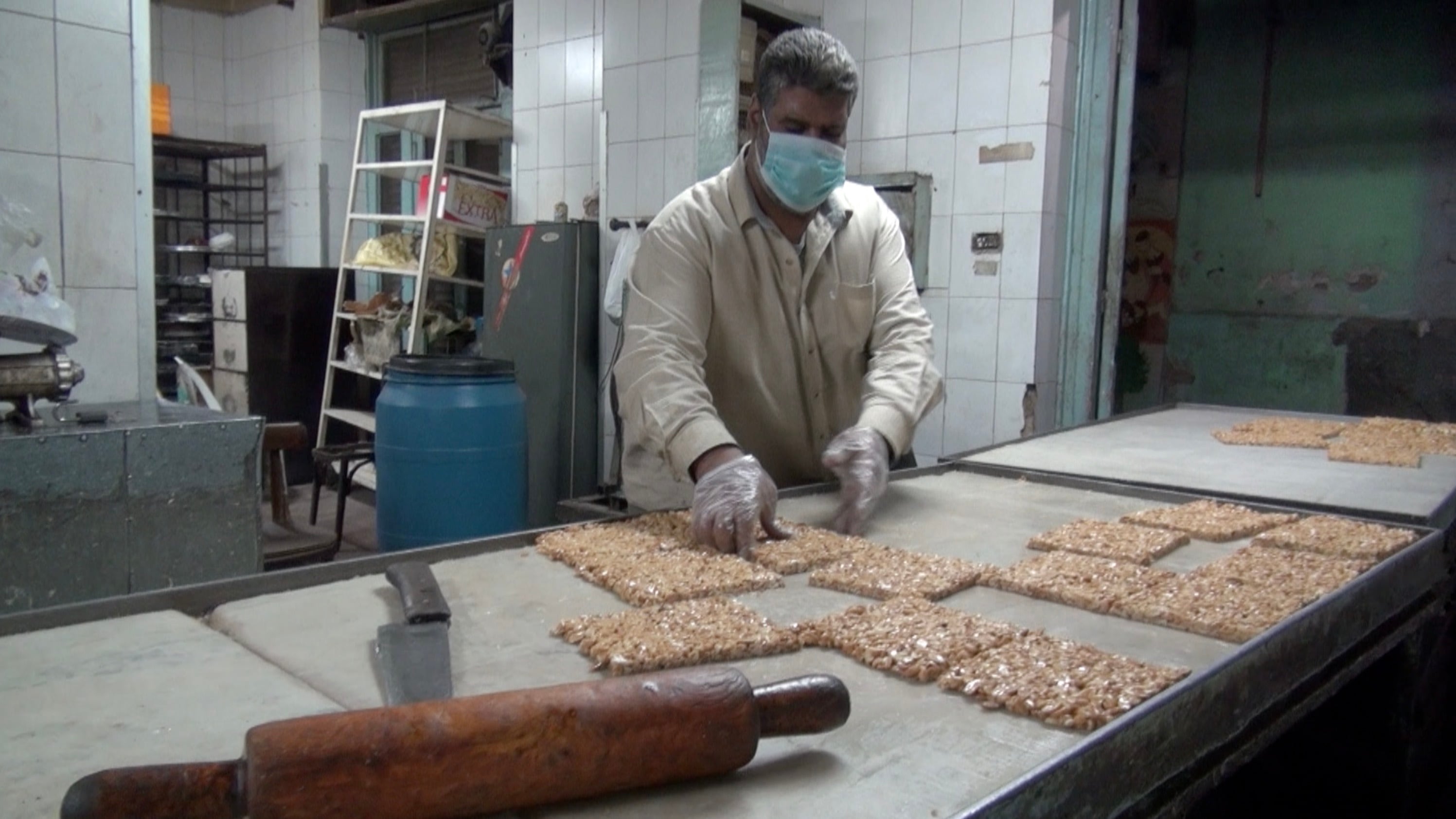 Elaborando dulces típicos en la Confitería El Nil (NURIA TESÓN).