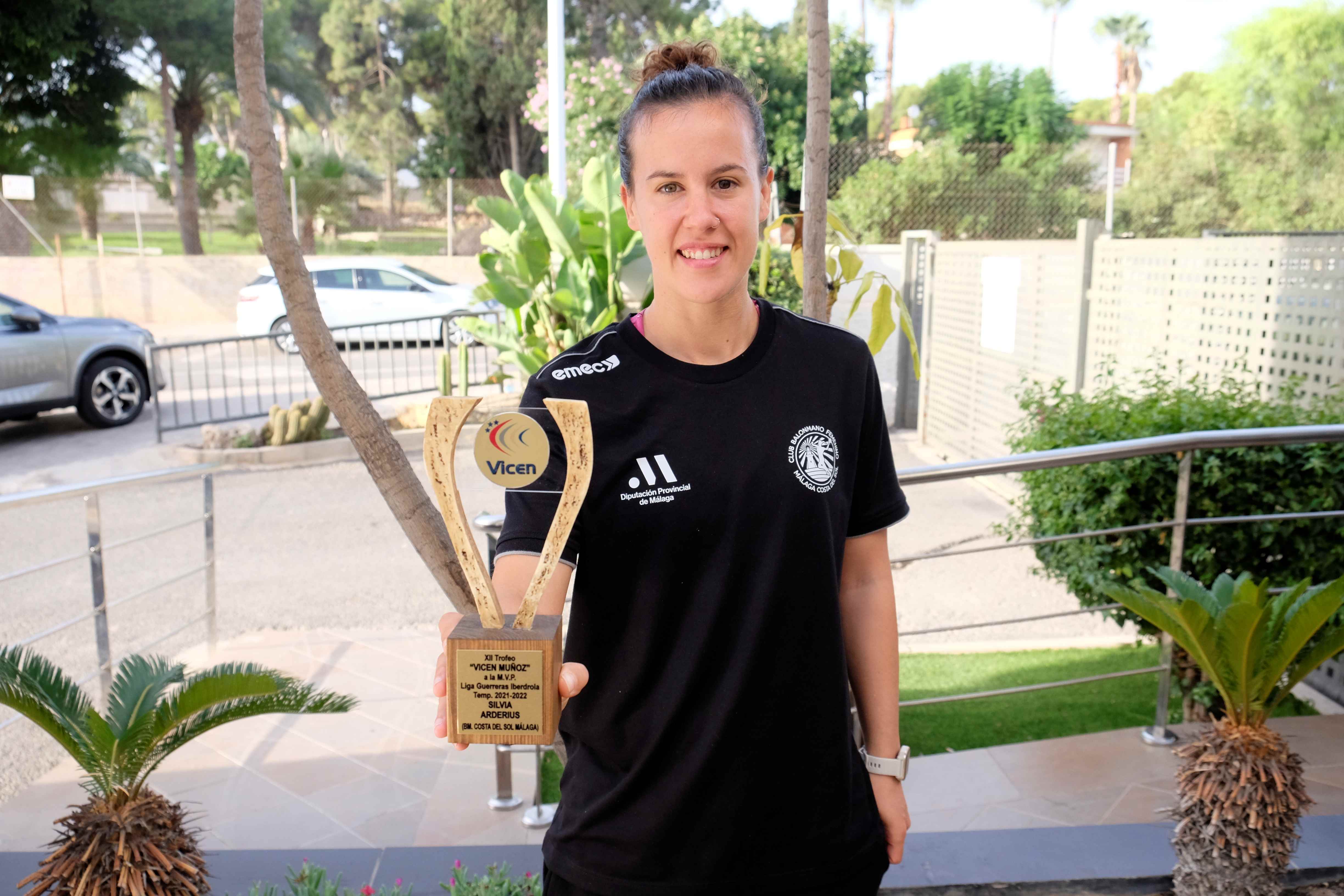 Silvia Arderius con el XII Trofeo Vicen Muñoz