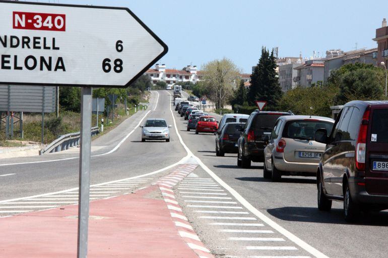 Cua a l'N-340 en direcció a Barcelona, al Baix Penedès