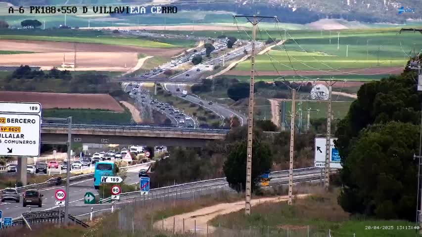 Un accidente en la A6 deja más de seis kilómetros de retenciones a la altura de Villavieja del Cerro, Valladolid