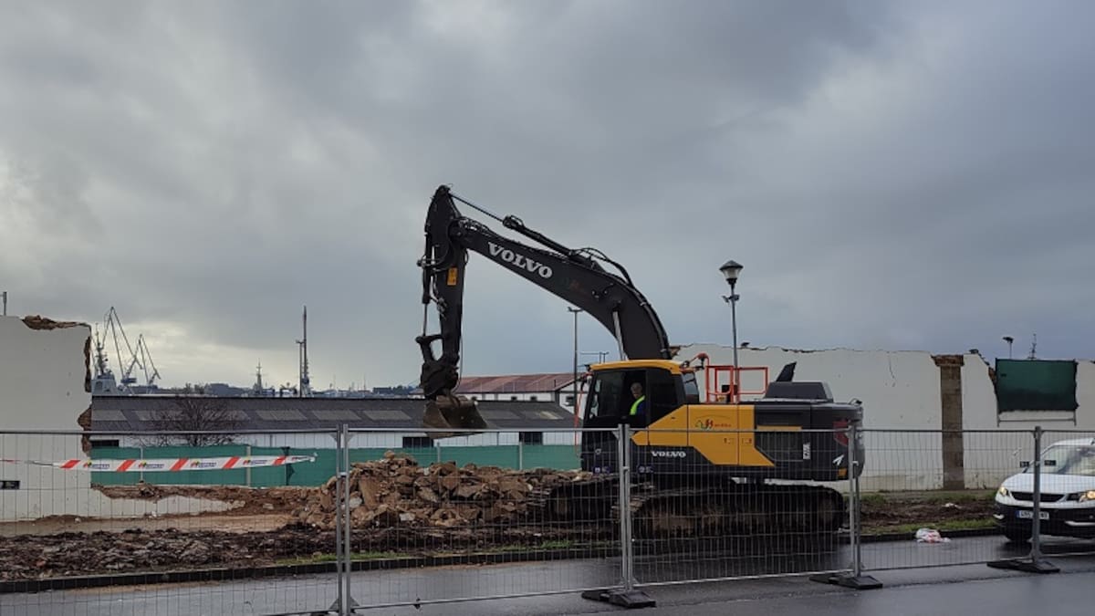 Caen más metros de la muralla del Arsenal de Ferrol