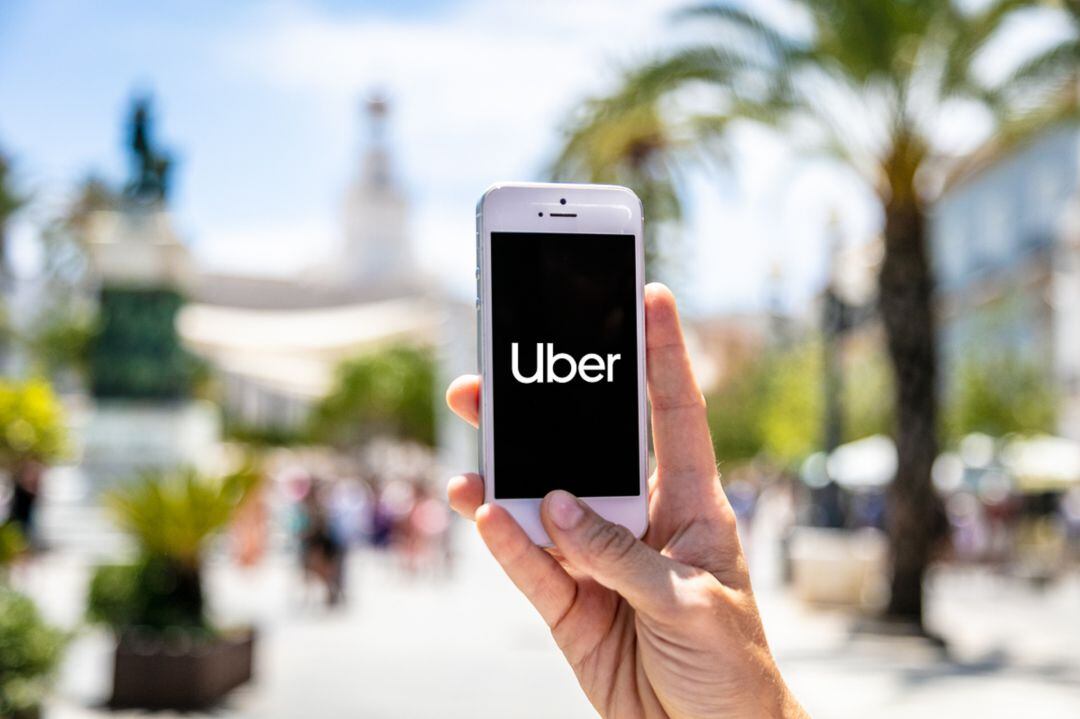 App de Uber en la Plaza de San Juan de Dios