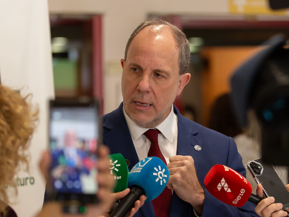 El rector desmiente al consejero y asegura que la UJA sufre "asfixia económica" que pone en riesgo su futuro