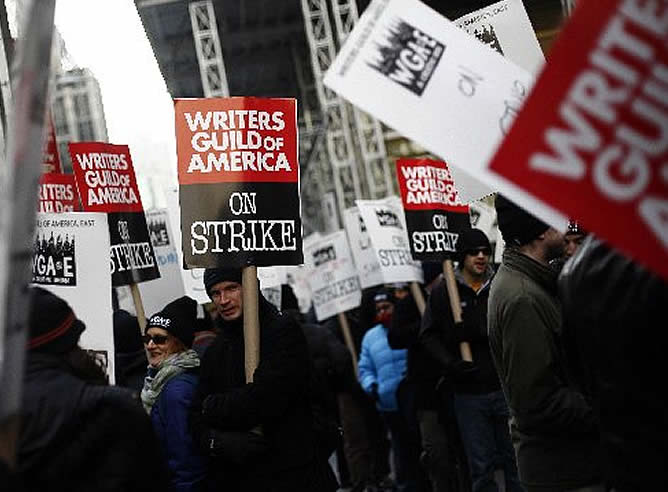 Los guionistas de Hollywood se manifiestan en las calles de Nueva York