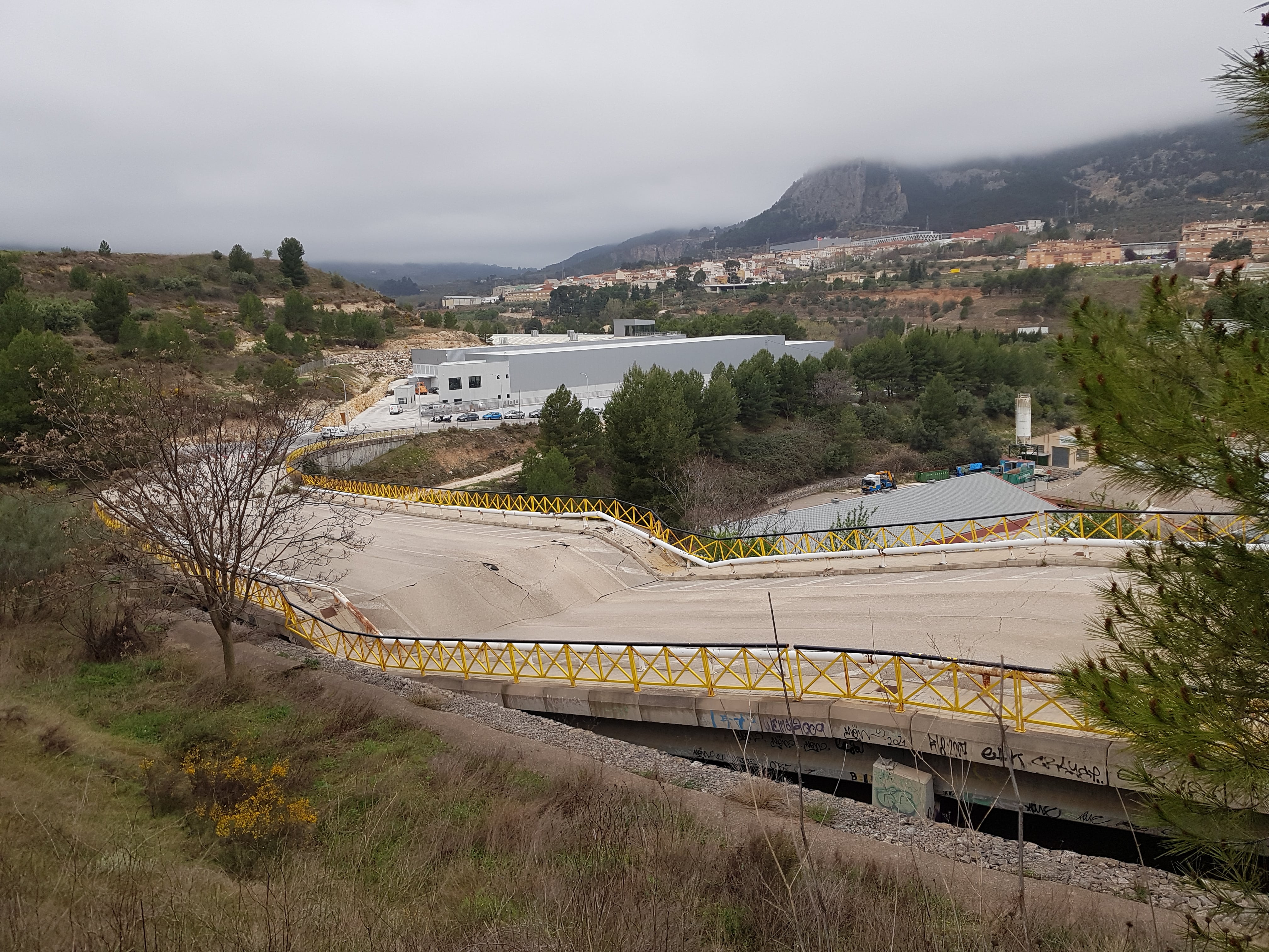 Puente de acceso al polígono Santiago Payá de Alcoy