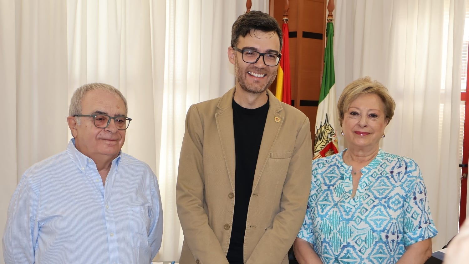 Los pregoneros con el alcalde de Novelda, Fran Martínez