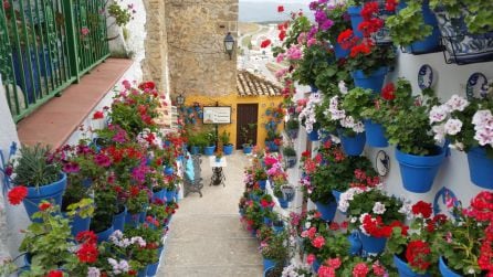 Uno de los rincones del Patio de las Comedias de Iznájar