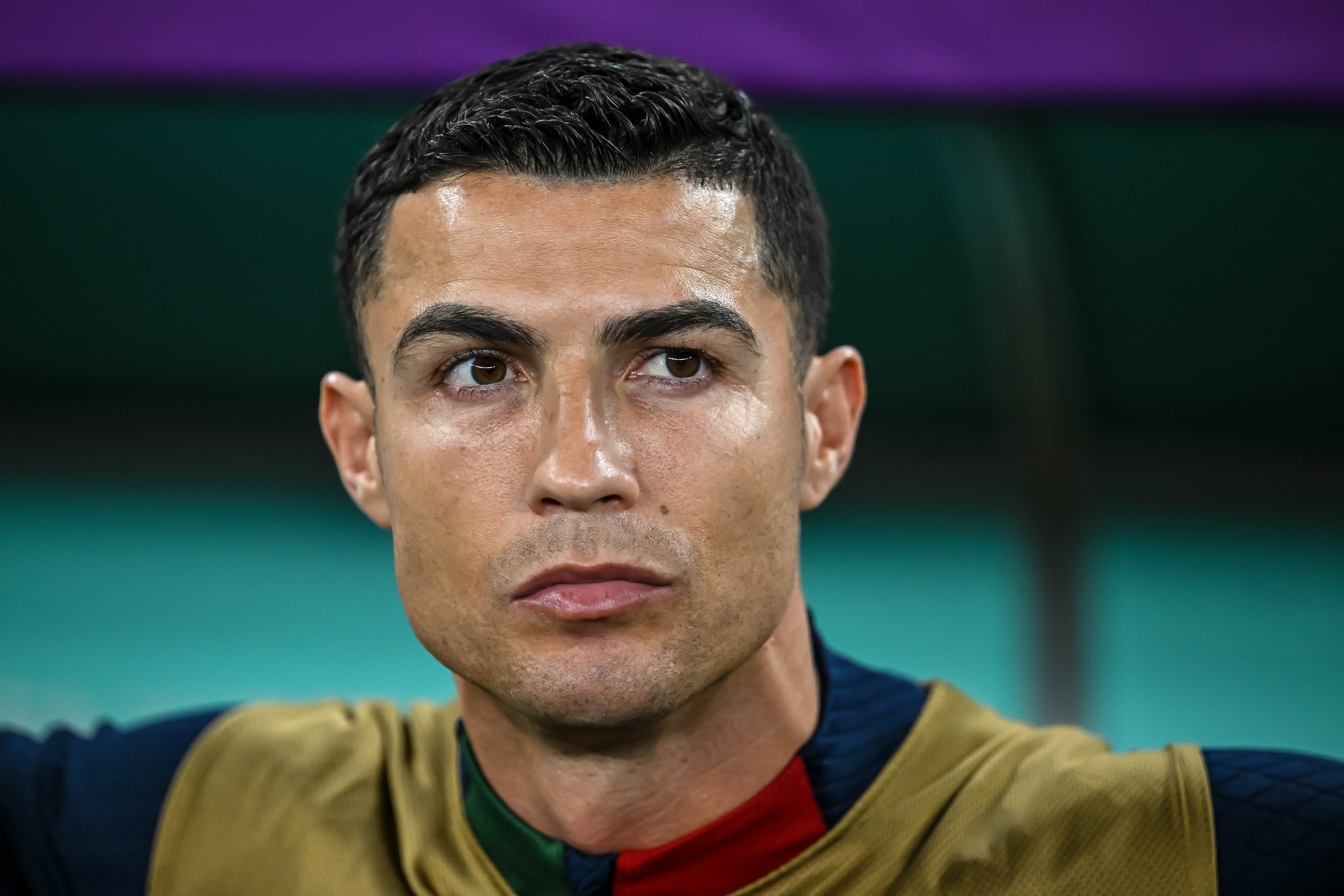 Cristiano Ronaldo en el banquillo en su último partido del Mundial de Qatar.