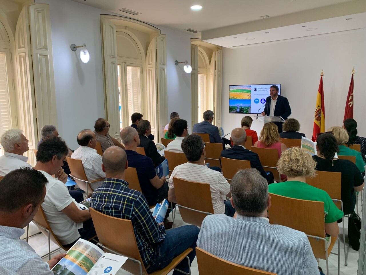 Reunión del consejero de Medio Ambiente con colectivos para explicar las acciones en el Mar Menor