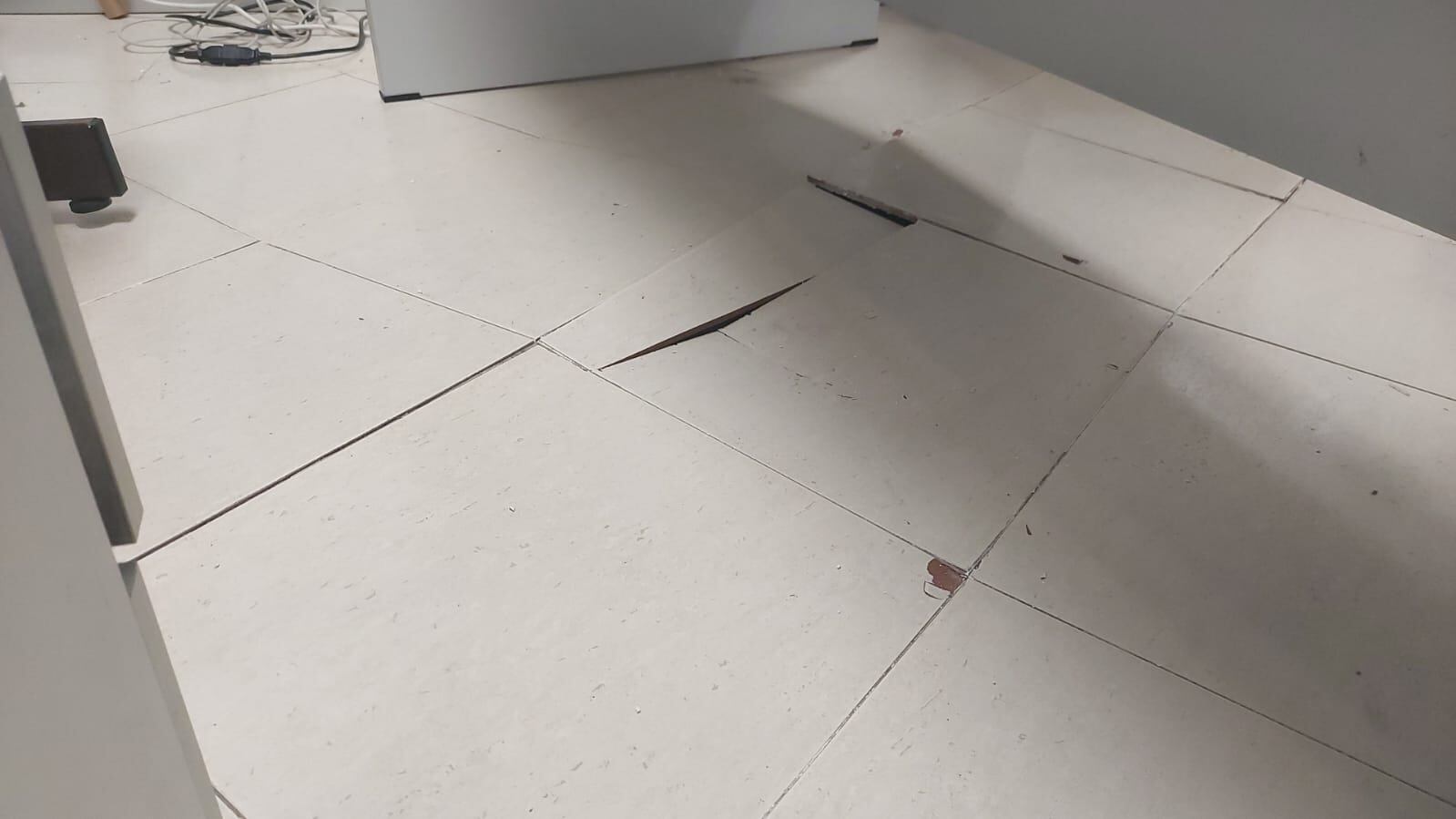 Suelo afectado en la sede judicial de Torremolinos