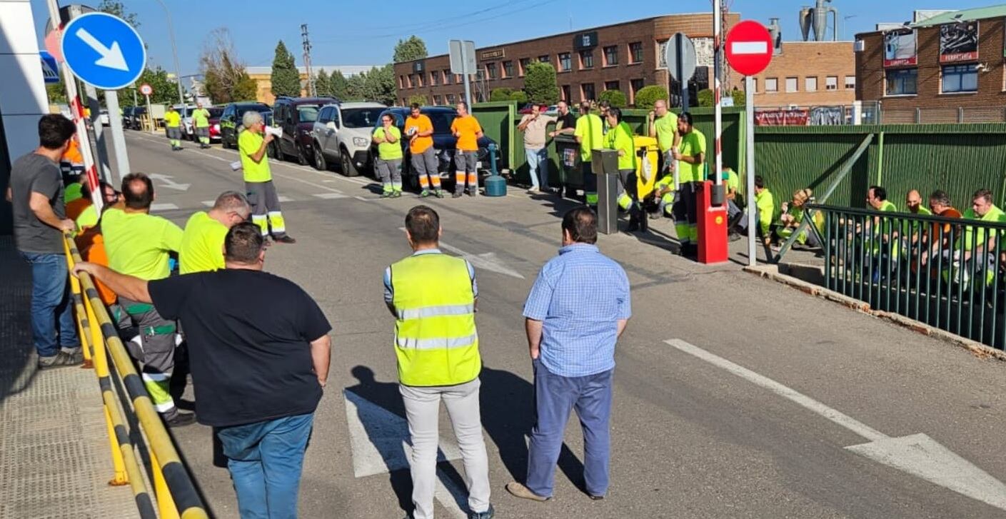 La asamblea de trabajadores de Schneider quiere seguir con las movilizaciones por sus empleos