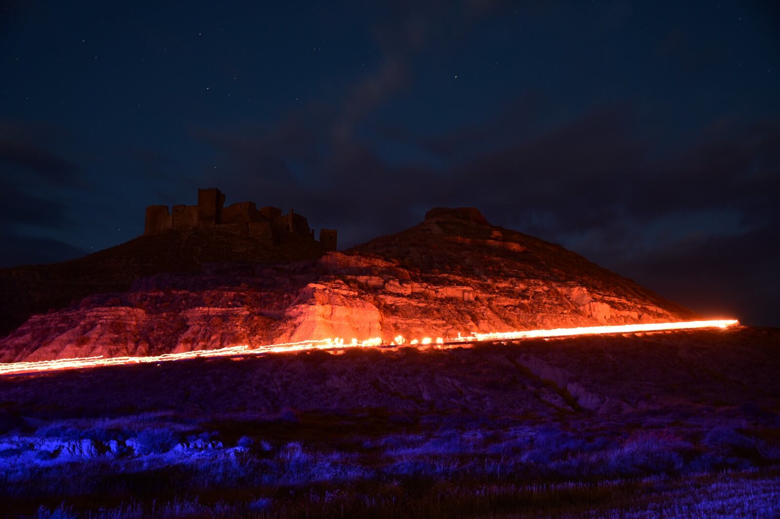 La bajada de antorchas en el Castillo de Montearagón fue espectacular/ Foto David Barrio