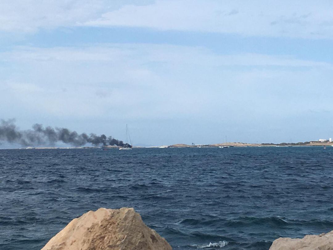 Incendio de un barco