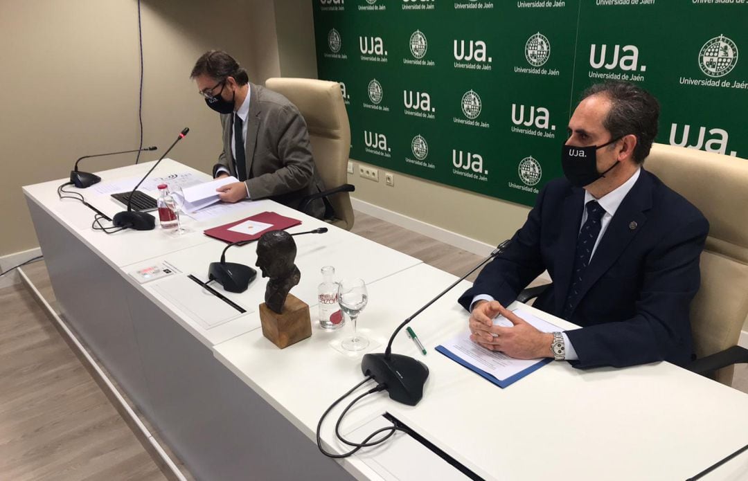 El Rector de la Universidad de Jaén, Juan Gómez Ortega, y el Director de la Escuela Politécnica Superior de Jaén, Francisco Javier Gallego, han sido los encargados de anunciar online el fallo del jurado