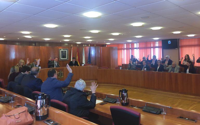 Momento de la votación de la Medalla de Oro de la ciudad para el Instituto Español de Oceanografía.