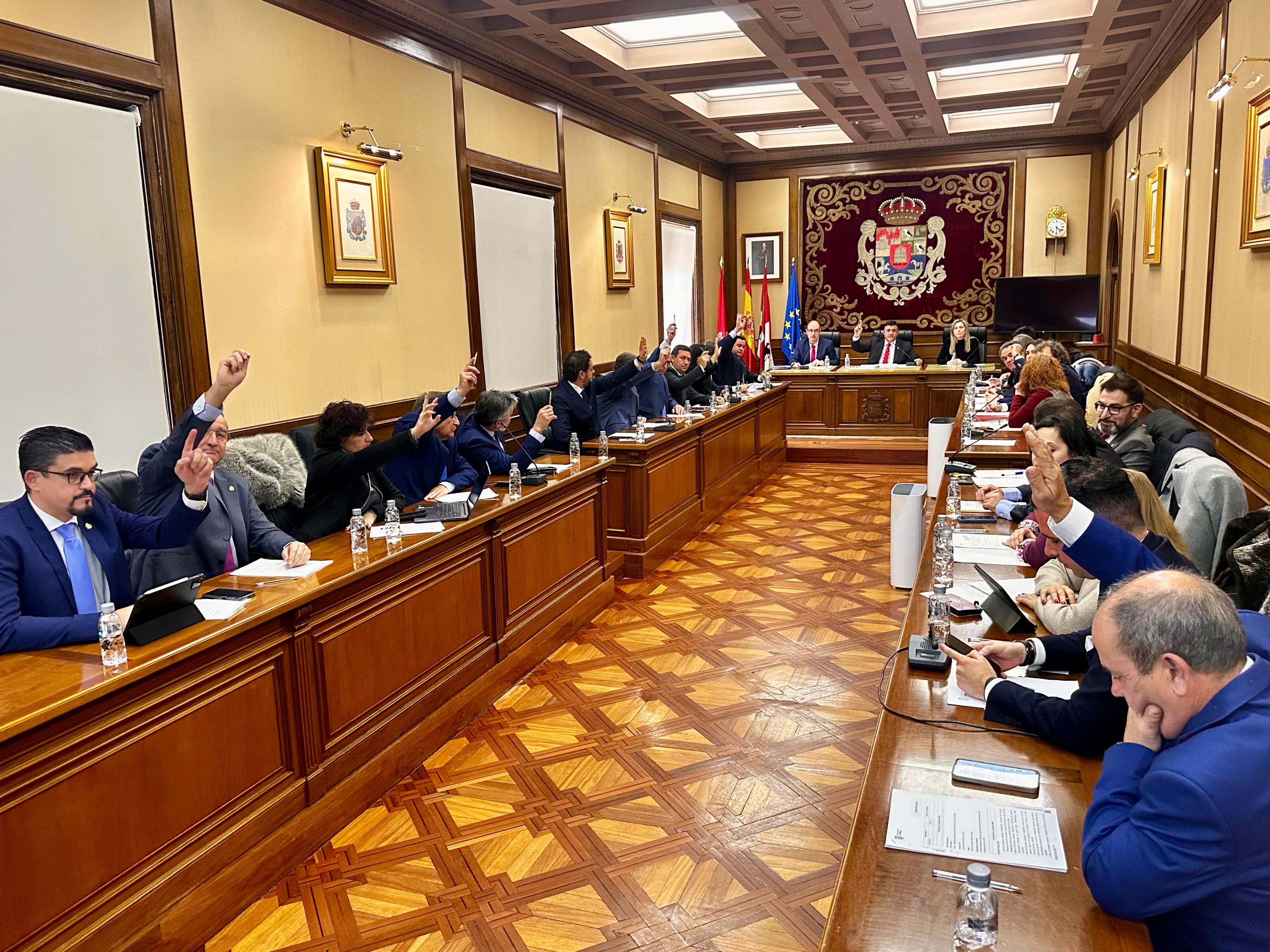 Catorce diputados han votado a favor y once se han abstenido