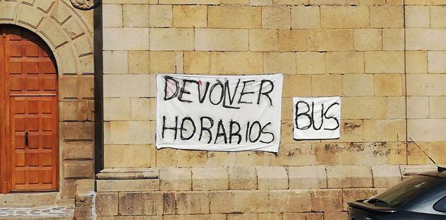 Las calles de La Aldehuela se han llenado de pancartas