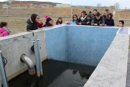 Los alumnos conocen como vuelve el agua depurado al río