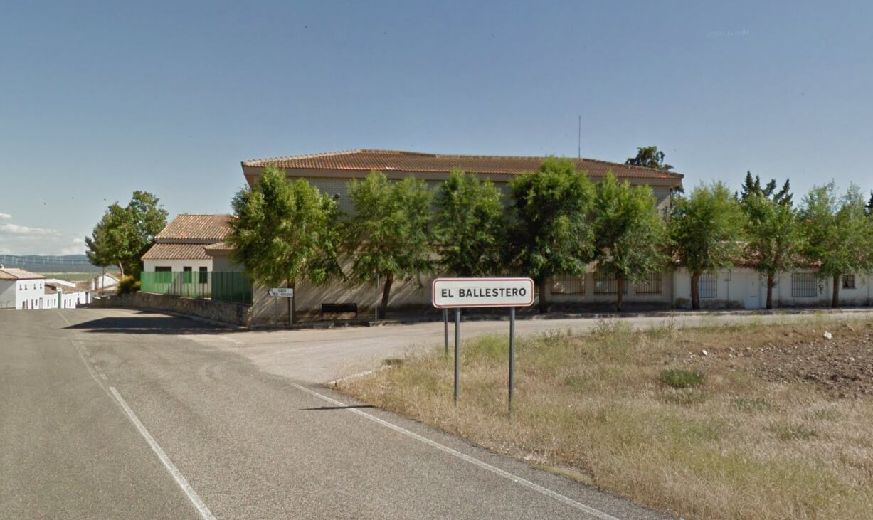 Los vecinos de El Ballestero llevan dos semanas sin poder beber agua potable de la red de suministro