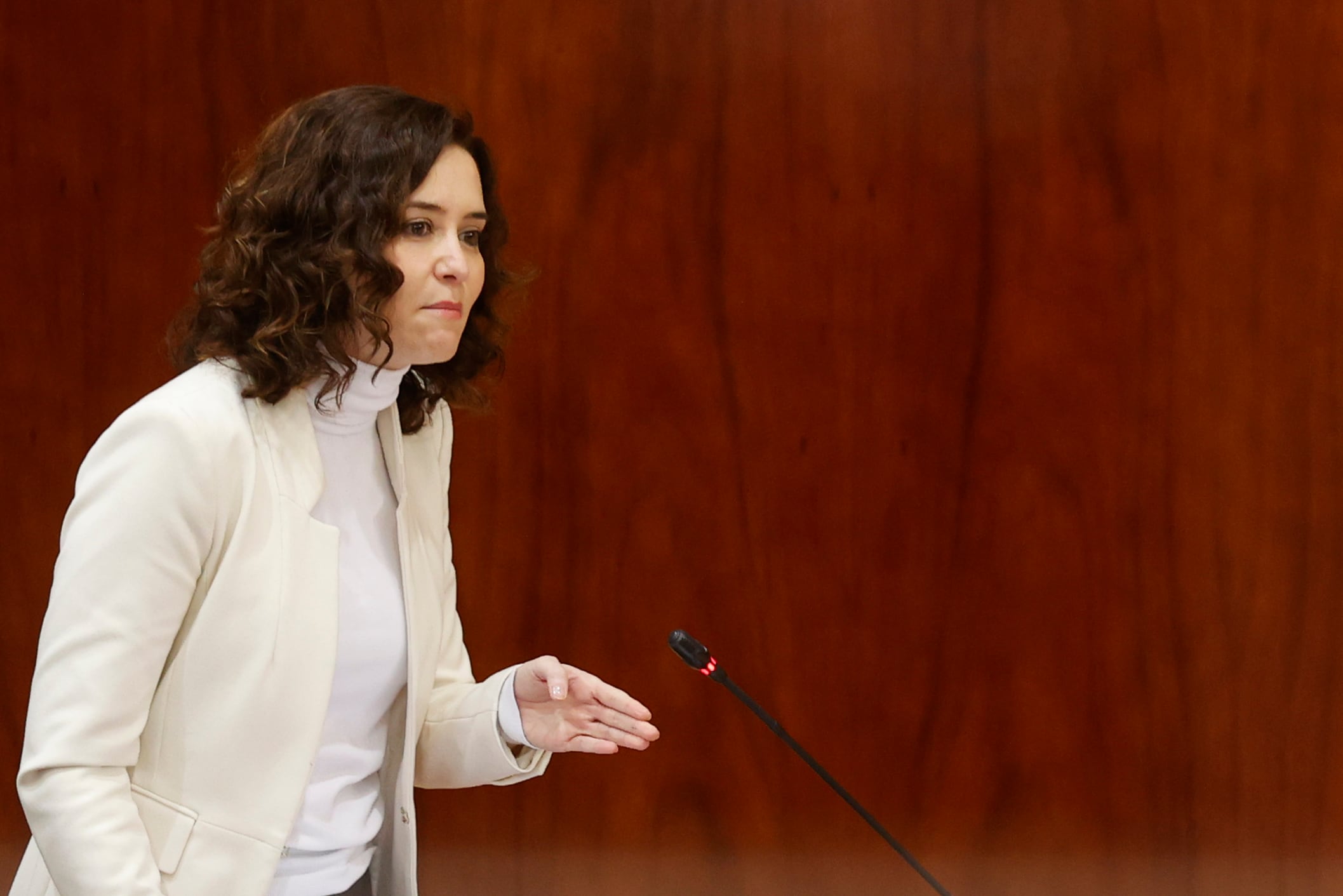 La presidenta de la Comunidad de Madrid, Isabel Díaz Ayuso, interviene en el pleno de la Asamblea de Madrid este jueves. Ayuso ha criticado el Ministerio de Igualdad, al que ha tildado de &quot;chiringuito parasitario&quot;