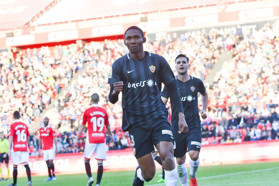 Lucien Owona celebrando un gol en Tarragona.