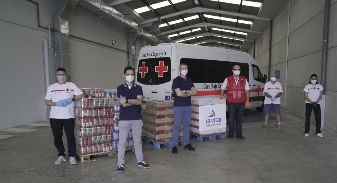 La Vital dona casi 2 toneladas de alimentos a la Cruz Roja Gandia
