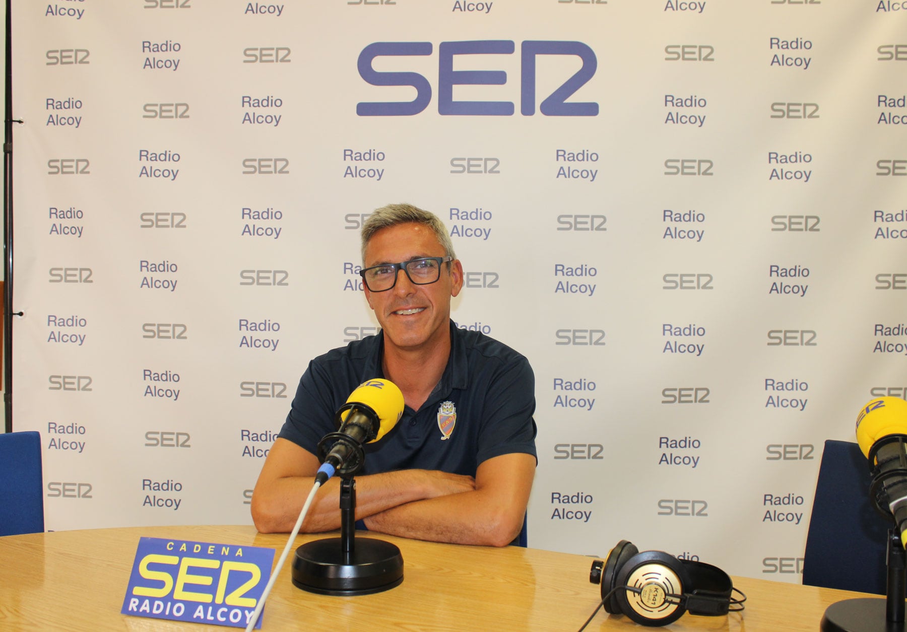 Lorenzo Pastor, en el estudio central de Radio Alcoy