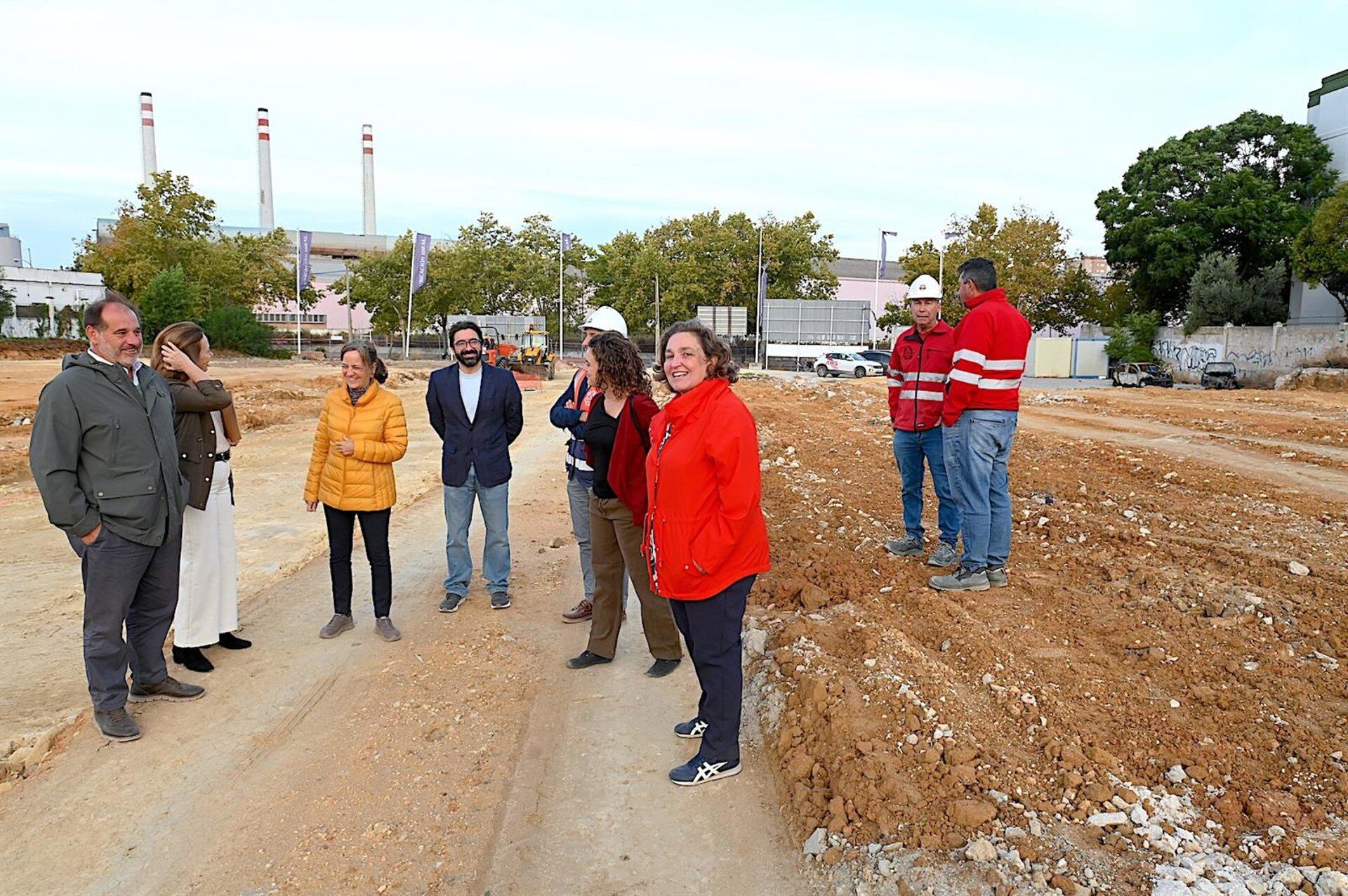 Belén de la Cuadra, en una visita a las obras de urbanización de un suelo residencial en el entorno de la Fábrica de Botellas