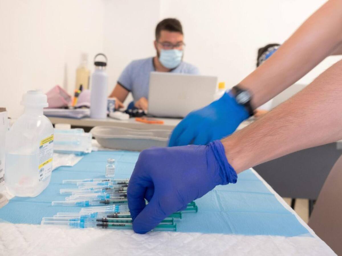 La incidencia a 14 días desciende por segundo día consecutivo y baja hasta los 874 casos