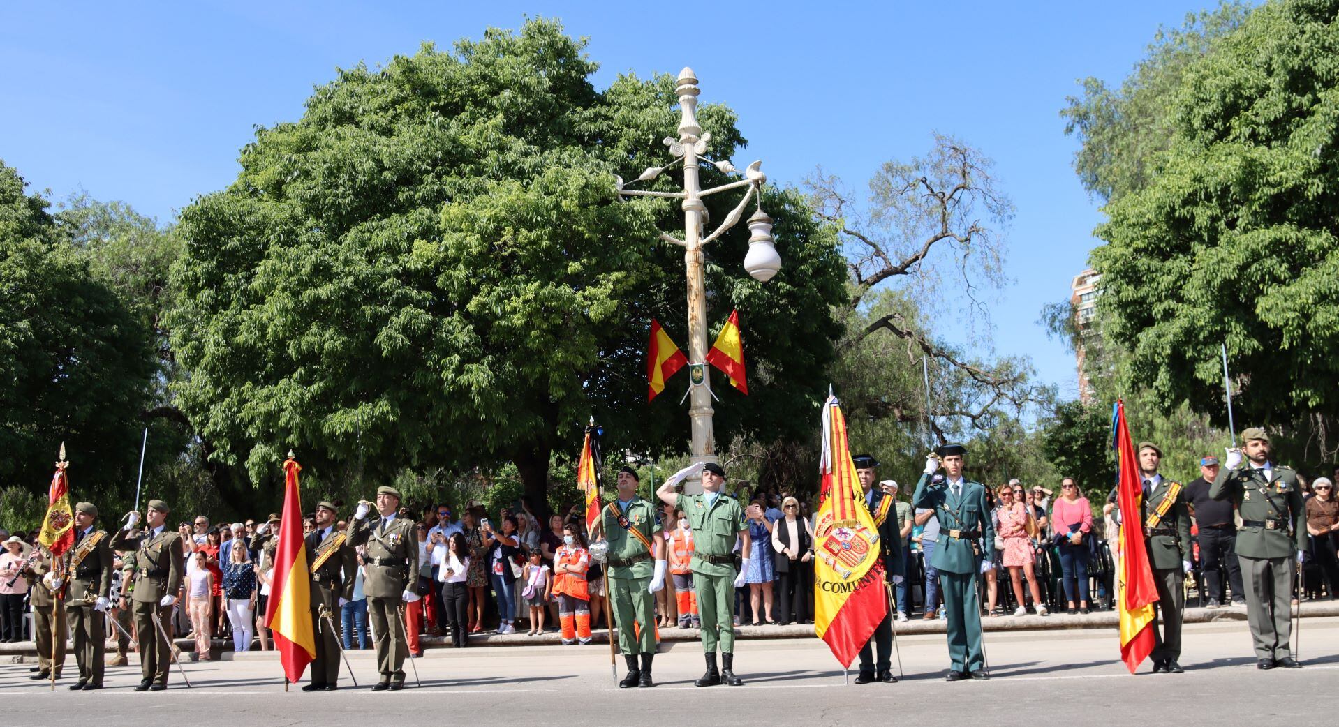 Así ha sido la jura de bandera para civiles que se ha celebrado este domingo en el paseo de la Alameda de València