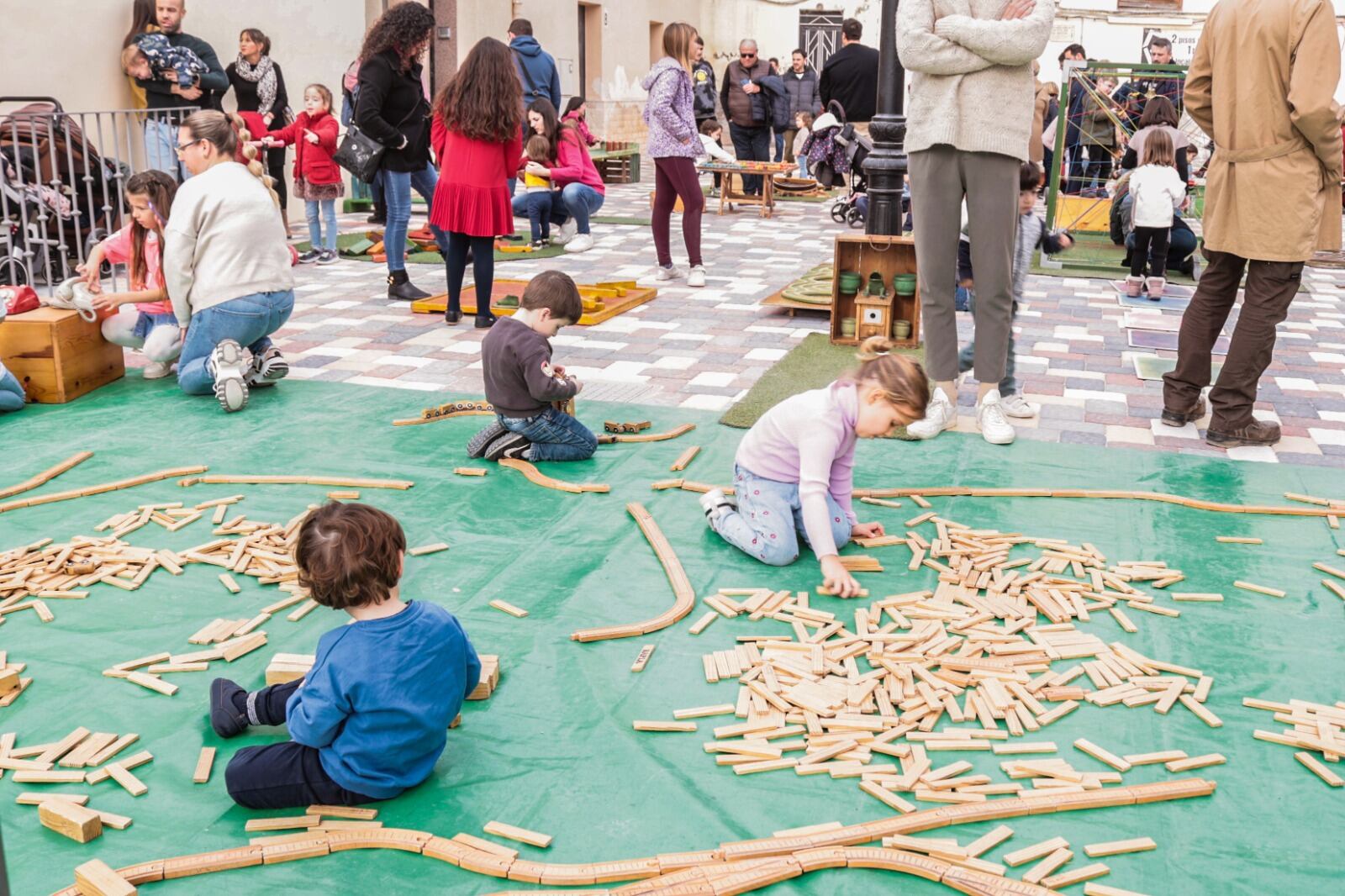 Juegos infantiles en la jornada de puertas abiertas de la ermita de San Antón