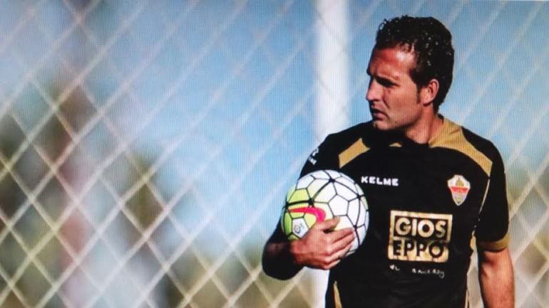 Rubén Baraja dirigiendo un entrenamiento del Elche C.F. 