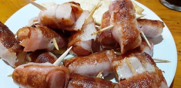 Un Sombrerito (salchichas con bacon) en El Sombrero