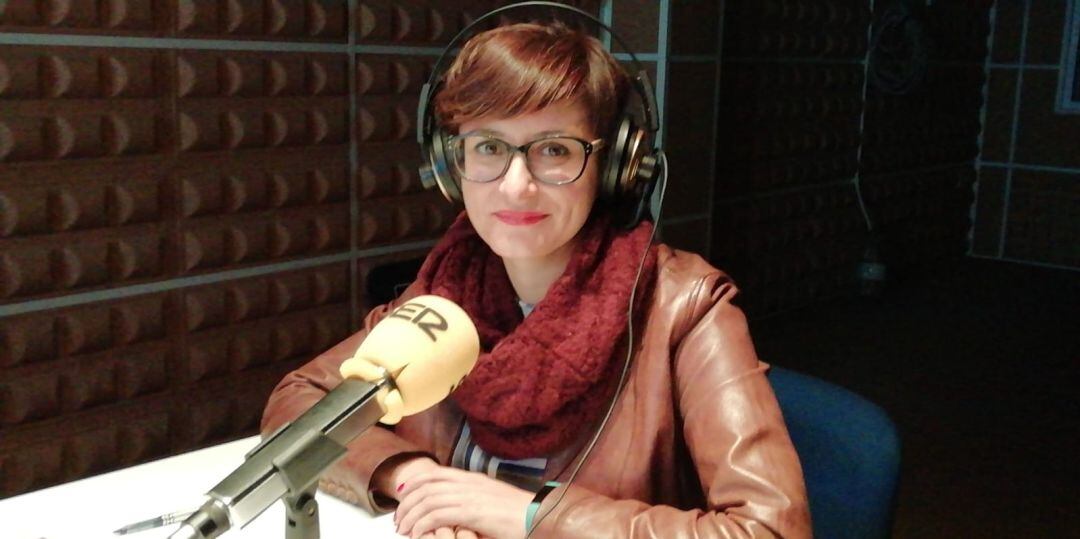 Isabel Rodríguez, en los estudios de Radio Puertollano Cadena SER