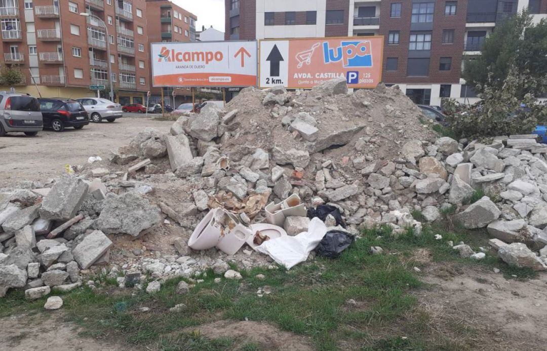 Imagen de archivo de una de las escombraras denunciadas por la AV Santa Catalina en el anterior mandato