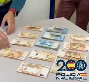 El dinero recuperado por la policía en Estepona (Málaga)