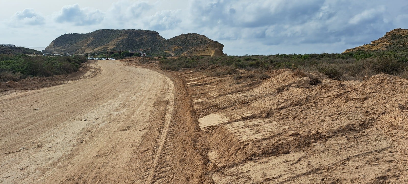 Obras de ampliación sin autorización del camino de acceso a las playas de La Carolina y Los Cocedores, incluidas dentro del Paisaje Protegido de Cuatro Calas en Águilas.