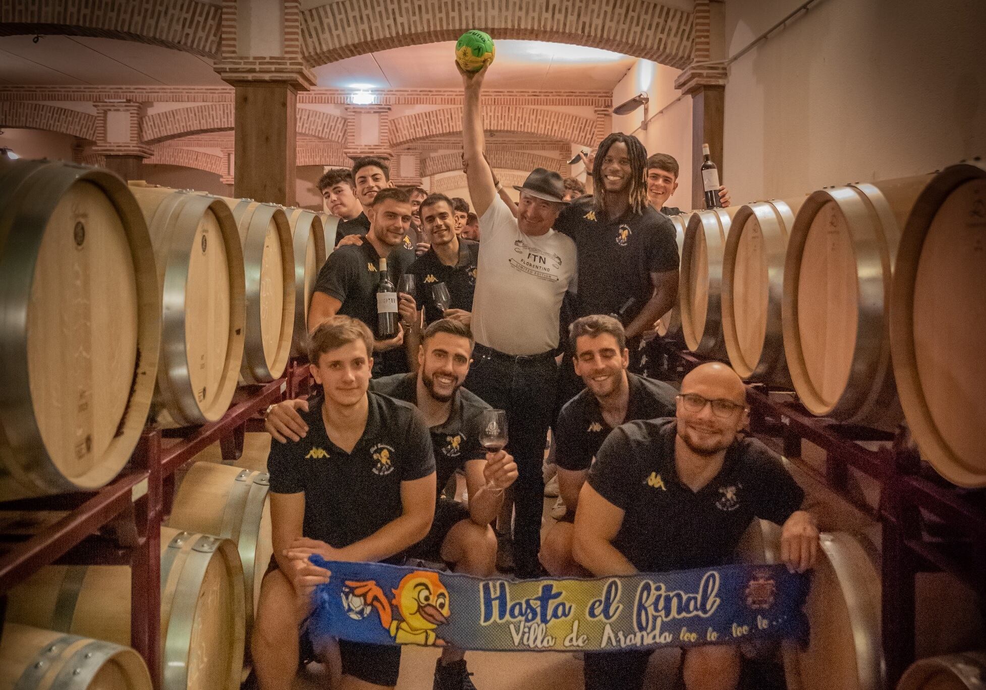 La plantilla del Tubos Aranda estuvo presente hace unas jornadas en las instalaciones de Bodegas Ceres